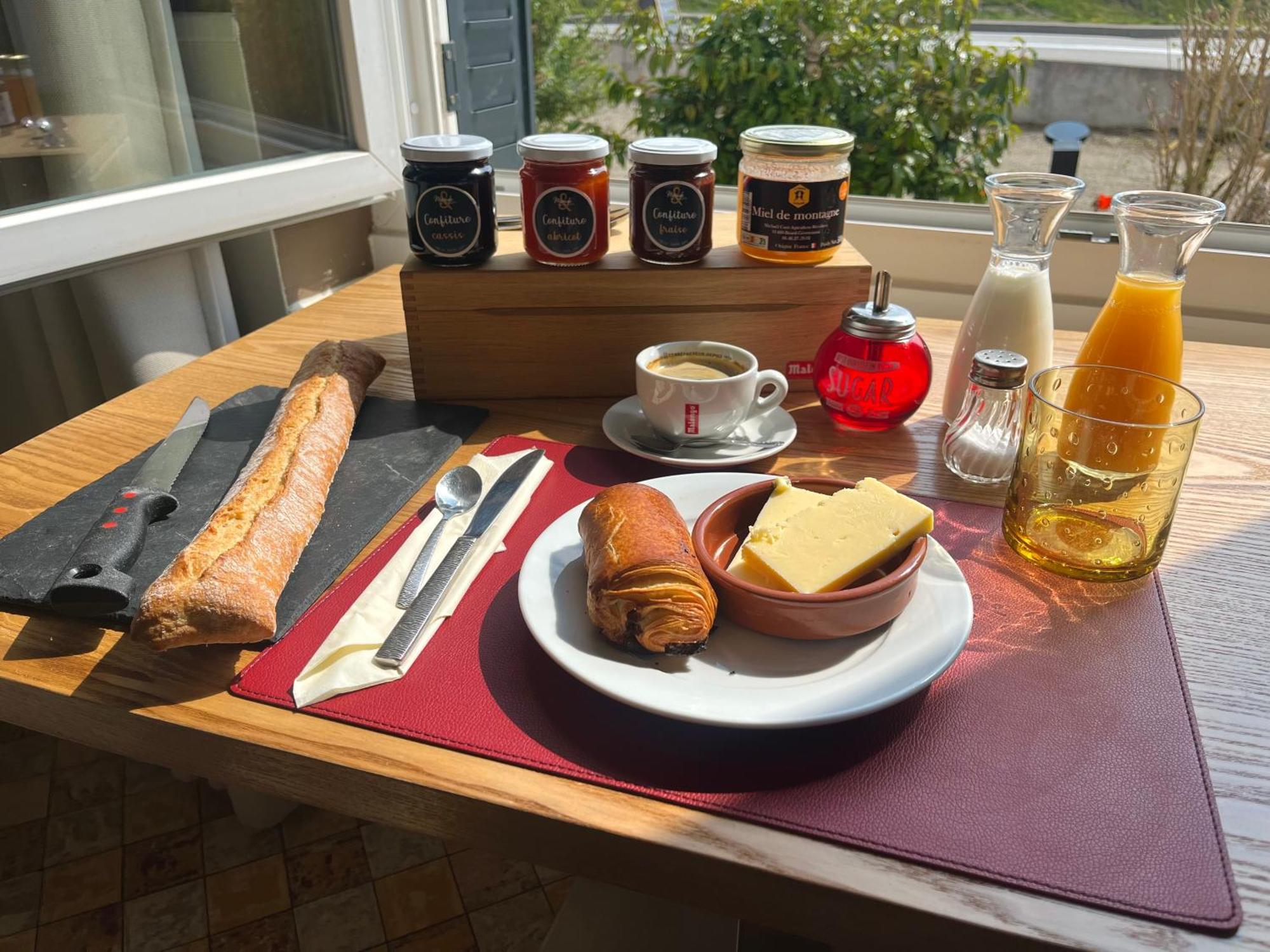 Au Moulin Du Pont 호텔 Samognat 외부 사진